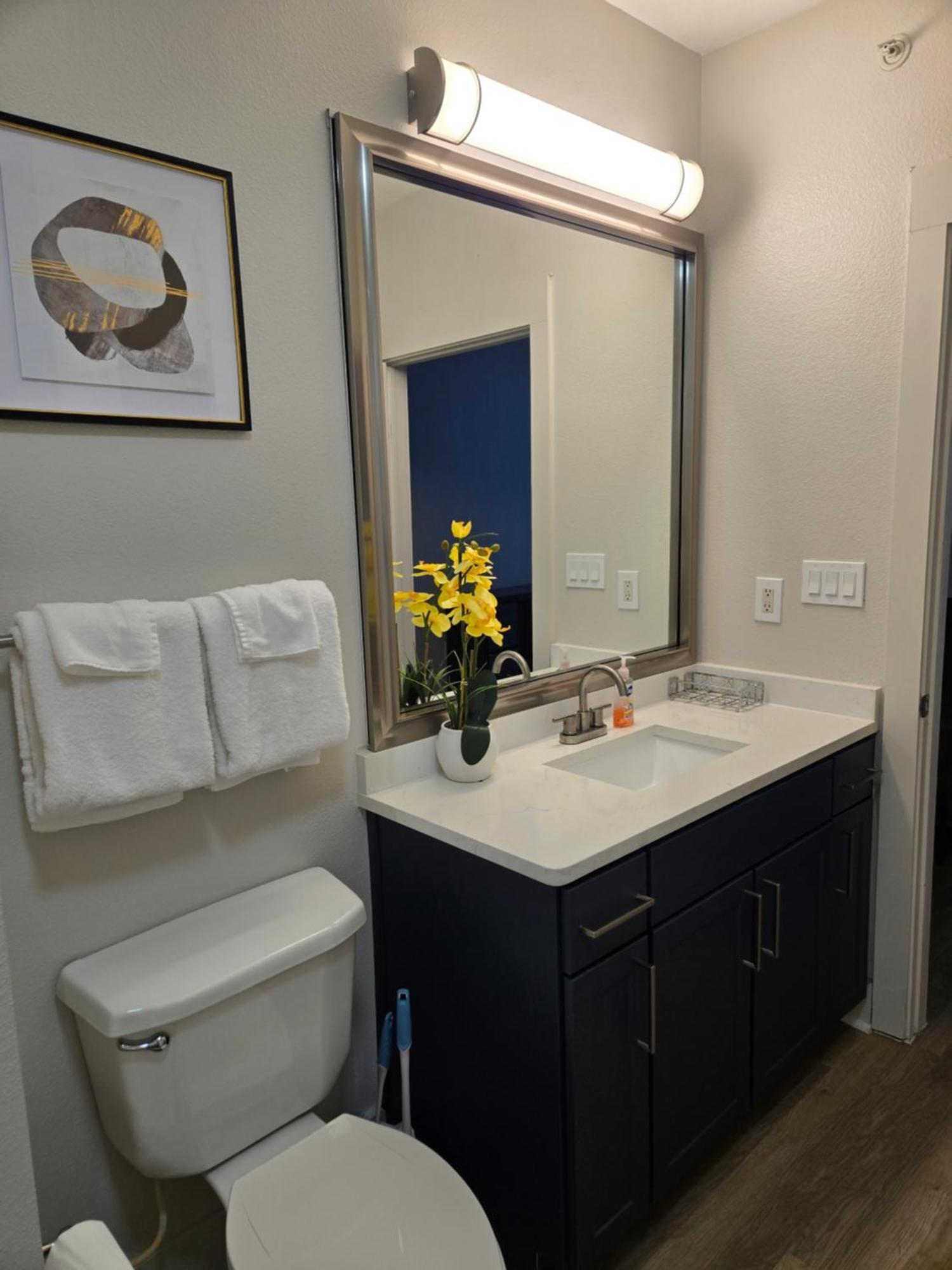 Downtown 2bd Free Parking *
