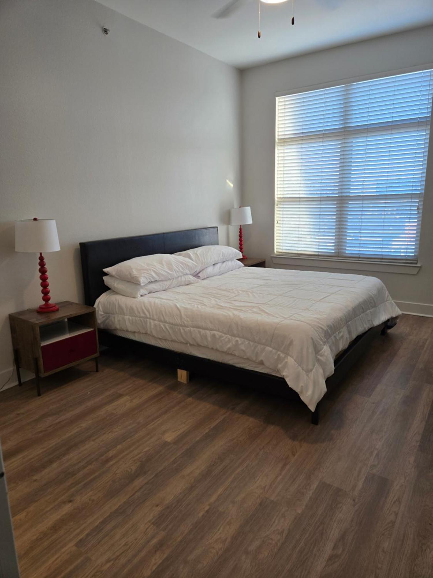Downtown 2bd Free Parking